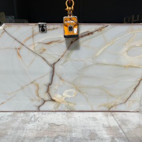 ONICE BIANCO GOLD VEIN  2 cm
