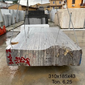 TRAVERTINE TITANIUM
