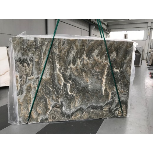 GREY ONYX VEIN CUT
